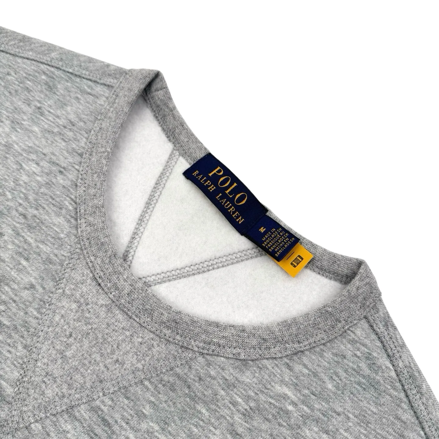 🅿️320 [Exclusive supply] Ralph Lauren pony embroidered round neck sweatshirt (grey). The original version was purchased and developed for 1,690. The fabric is made of customized cloud-like honey cotton fleece sweatshirt material. It feels delicate and comfortable against the skin. It is based on matte gray and comes with a soft light filter. The exquisite indigo pony logo is embellished. It is highly recognizable. It has an atmosphere of freedom and vitality. A symphony of pure and smart colors. Outline high-end silhouettes with extreme simplicity and become the focus of vision. Demonstrate taste in silence, using imported machine embroidery technology. Use advanced computer control systems and precision mechanical components to achieve iconic pony embroidery operations. High precision. The lines are smooth and delicate, using the Hasuo process. Sewing with specific machines. Hasuo has high fastness and adds visual effects. It is time-consuming and labor-intensive, and the fabrics have been washed. It has a better hand feel and texture. It is not easy to deform and is not easy to shrink. Not easy to fade and maintain long-lasting beauty. Size:S-M-L-XL